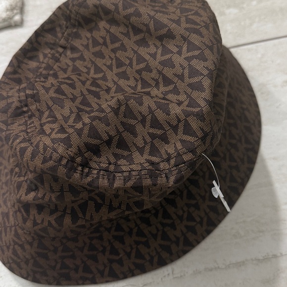 Michael Kors Dark Brown Patterned Hat.. ladies size M/L
Bucket style ..nwt - Picture 4 of 4